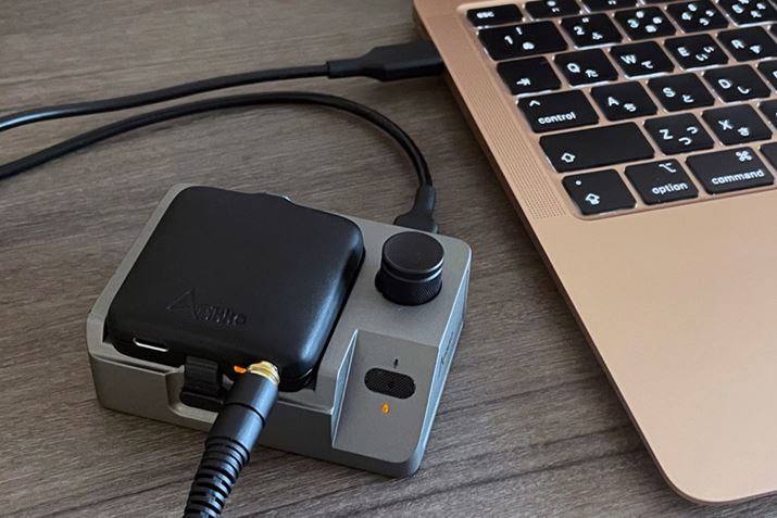 pDockjbggMacBook AiriM1jɂڑł