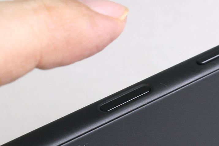 {fBEʂ̓d{^́AXperiaV[Y̓łwF؃ZT[^AX[vAƃbN𓯎ɍs