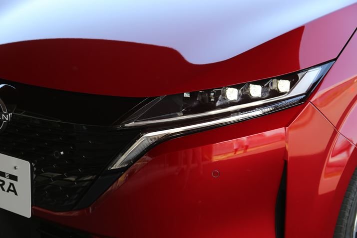 Yum[gI[vɂ́AdCԁuAAvƓfUĆAזڂLEDwbhvVOl`[viwbhṽu[^̃vj̗pĂ