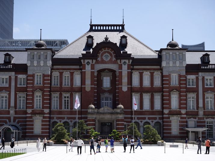 w̑OŋLOBelXBeɂȂK̉wɂ̏dȎ`ʂFUJIFILM GFX100SAFJINON GF45-100mmF4 R LM OIS WRA100mmi35mmZ79mmjAISO100AF4A1/800bAAdobe PhotoshopgpBeʐ^i11648×8736A10.7MBj