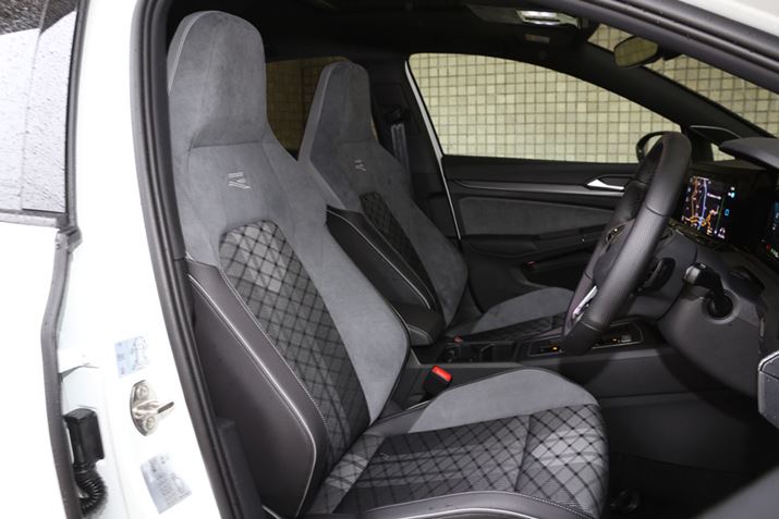 V^uStvieTSI R-Line^1.5 eTSIj̃tgV[g