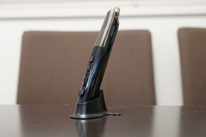 uy^}EXvI ʐ^͕t̃X^hɗĂԂł