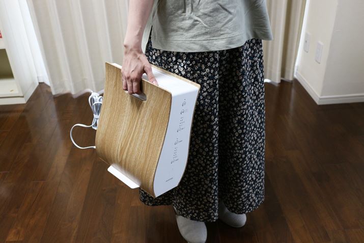 uJGvV[Y̓RpNgłBTCY155ij×260isj×335ijmmŁAdʂ3.4kgB肪pӂĂ̂ŁA^тNN