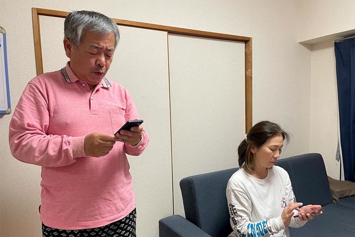 ŌɁuߋ̎ʐ^`FLɂłvƗeɌƂA2lƂ^ɔYł̂납