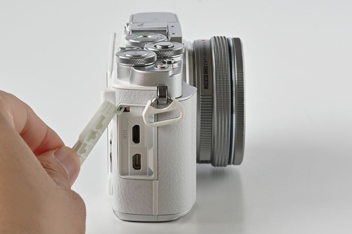 EʂUSB Micro-B[qHDMI}CN[qiType Dj𓋍ځBUSB[dɂΉĂ܂