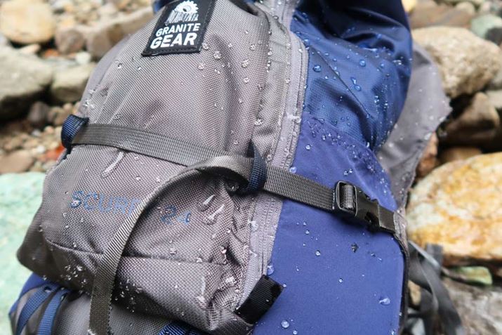 ΂炵I obNpbN𓮂΁A唼̐H͐U藎Ƃ