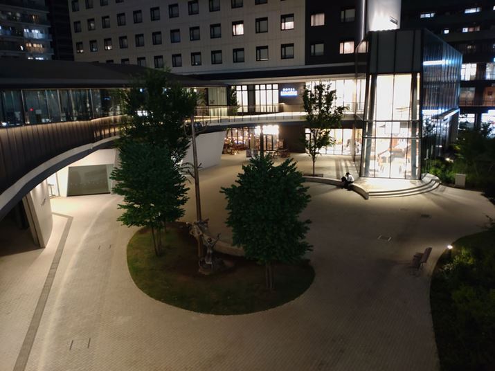 WJŃrX̖iBeBmCY͏Ȃ߂ŎԂ}ĂBHDR삵Ă̂̑SʂɈÂ߂ŁAV[EBhẼnCCg͖OaC