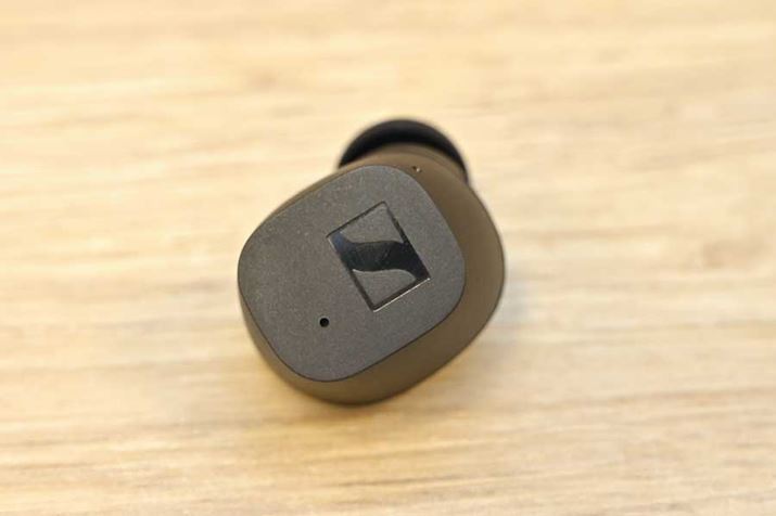 uCX True WirelessṽCz{́B^b`pl̕\ʉHςATTƂG