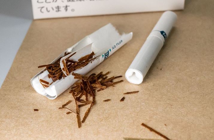 XeBbN̒ɂ́A^oRtl܂Ă邪AE̎ʐ^̂悤ɁAꑤɂtB^[tĂ̂ŁAi̓^oRtڂɂ邱Ƃ͂Ȃ