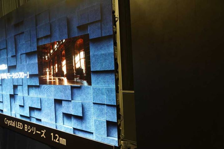 Ȃ݂ɃLrlbg̓t@X݌vŐÂȏɁAobN[hsvƏȃXy[X