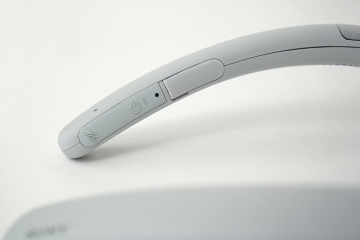 E葤OɃ}CN~[g{^𓋍ځBd{^USB[qiUSB Type-CjE葤ɗpӂĂ