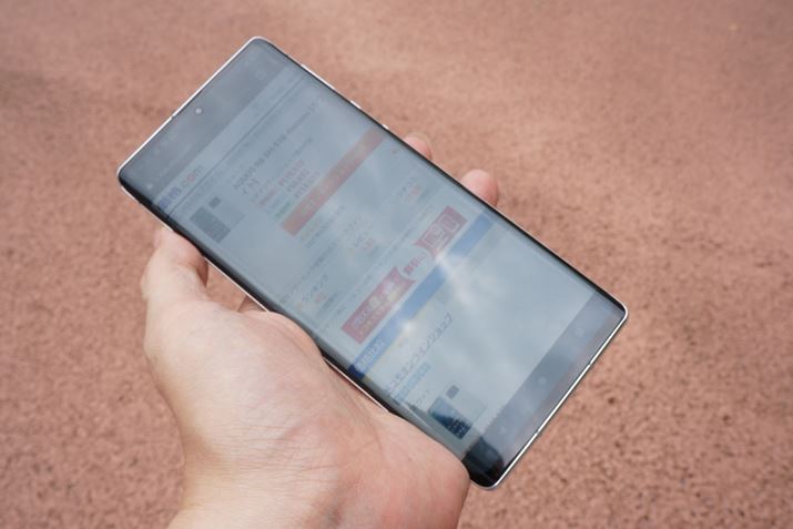 uAQUOS R5Gv邢2,000nitƂőPxւB̉OłF͂Ȃ悢