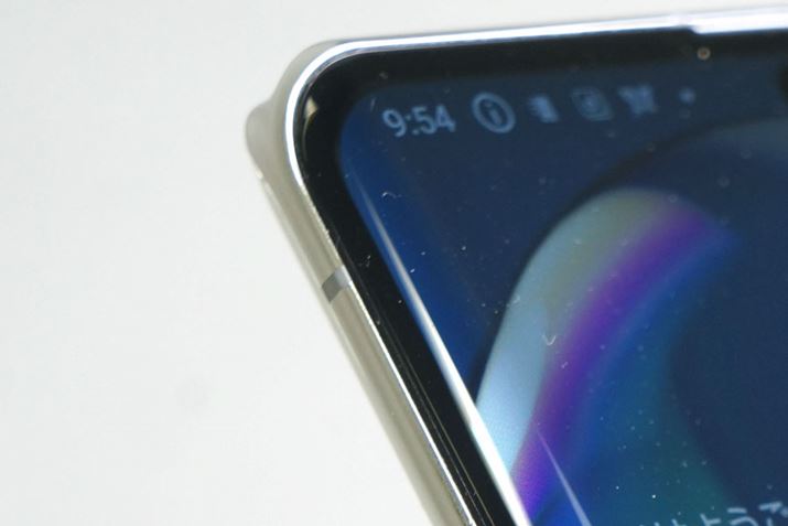 fBXvC̋Ȗʕ͔rI傫EhĂBŋ߂̃X}[gtHł͂܂茩ȂȂ^Cv