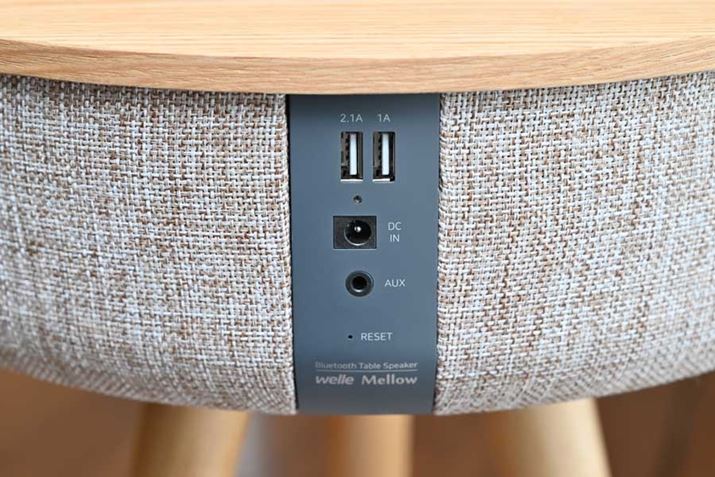 ʌ㑤ɂ͏[dpUSB-A|[gpӂĂACX[dΉ̃X}[gtHȂǂ̏[dɗpłBȂAobe[̏[dpd|[gɗpӂĂ