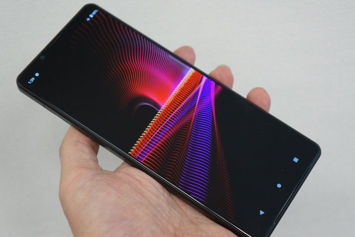 fBXvC̃TCYƉ𑜓x͕ςȂA120Hz쓮Aюcጸ@\t240Hz쓮ɑΉ