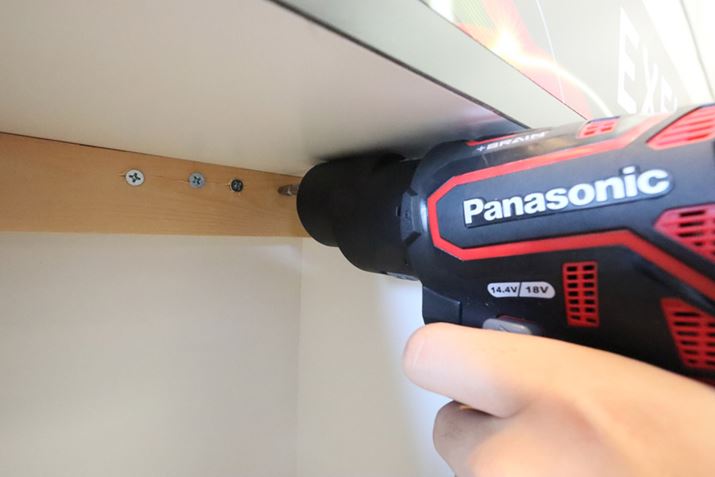 X~łA^b`g𑕒邱Ƃŕǂ̃X~ɂ^łĂI