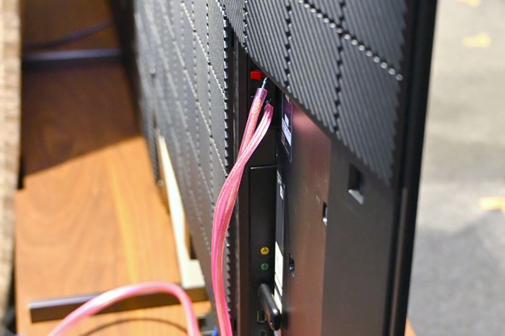 BRAVIA̓Xs[J[Z^[Xs[J[ƂĊpłuZ^[Xs[J[[hvBZ^[Xs[J[͍͂ʂɗpӂĂ