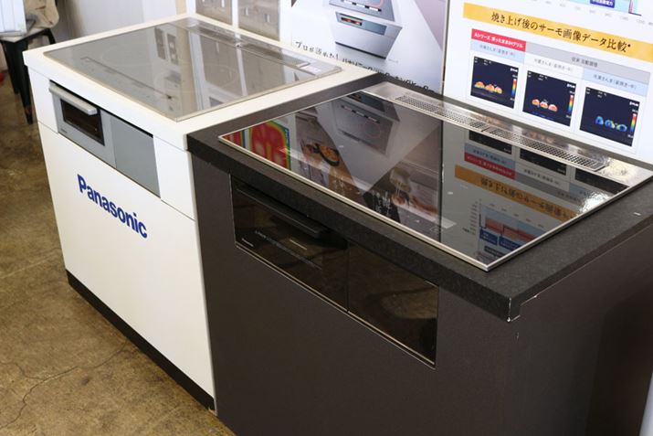 ʐ^́Agbvv[g{̐ʂ̃J[ɁuVo[vƁuWFbgubNvpӂꂽA7^Cv́uKZ-AN77vi75cm^CvjBق̃^Cv́AVo[݂̂ƂȂ܂