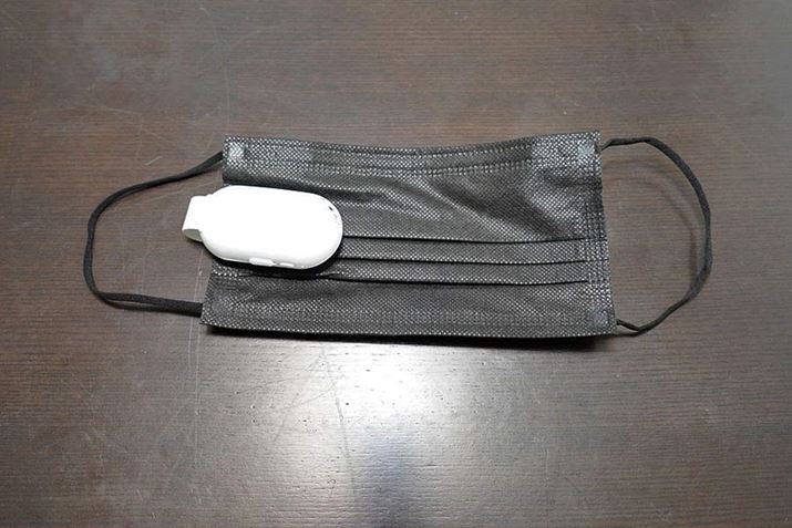 ���ʂ̃}�X�N�Ɏ��t����