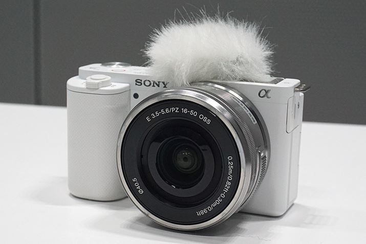 EChXN[{̐FƓFƂȂzCgfBY̓YLbgɕtE PZ 16-50mm F3.5-5.6 OSSŐF̓Vo[