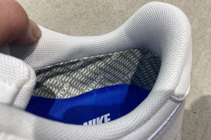 Abp[̃Ci[ɂ́AuSAebNXṽu𓋍ځBJ̐NhAV[Y̊KɕۂĂ܂