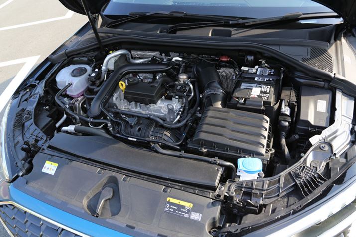 񎎏悵AV^uA3X|[cobNvɓڂĂA1L3C^[{GW