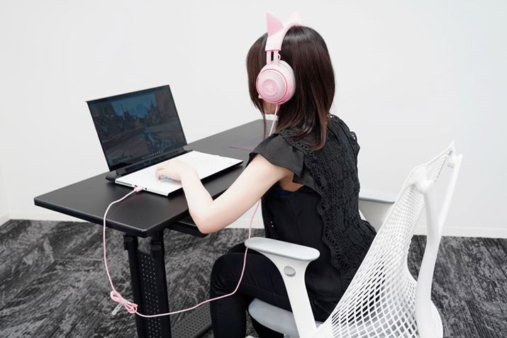 ŒZ75.5cm̍ɐݒ肷ƁA͂╁ʂ̃fXNɂ܂ˁBItBX`FAgĂaȂAƂĂRł