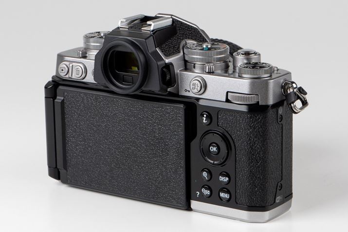 j^[̔wʂɂvV{̉H{ĂAj^[𗠕ԂĎ[ƃtB჌t̂悤ȌڂɂȂ