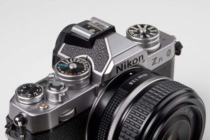 y^vY͓ɍČxBZ fcł̓Vb^[Xs[h_C߂荞ނ悤ȃfUCɂȂĂ