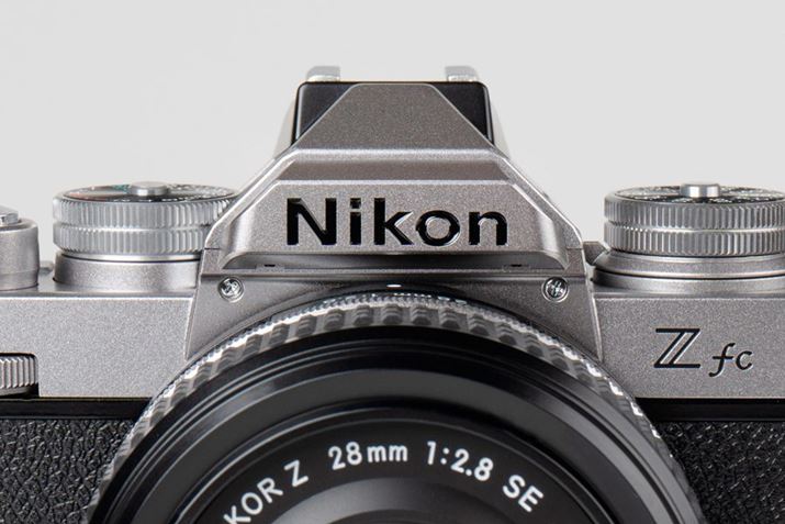 y^vYNikon̍󕶎1970`80N㓖̃fUCɂȂĂ