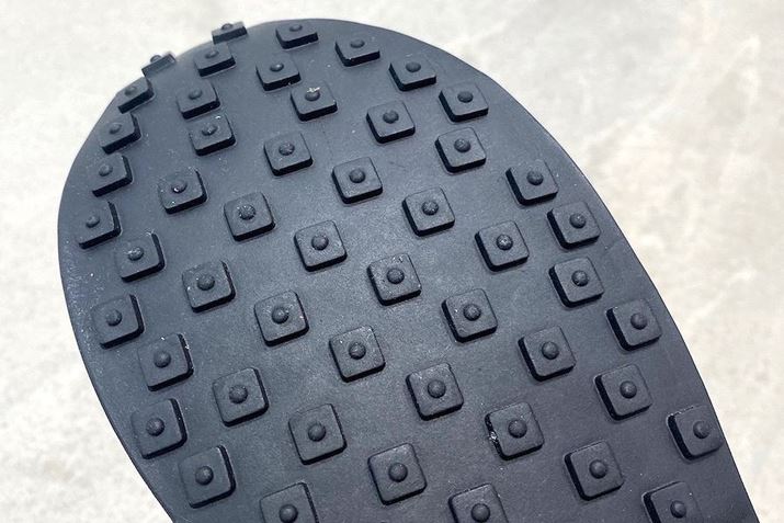 AEg\[̑SʂɁAlp`̃Op^[zubtAEg\[̗pBꂽObv͂񋟂܂