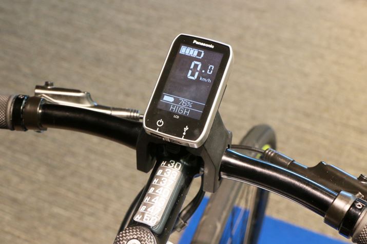 ŝe-BikeƓfBXvC𑕔Ă邪AAVXg[h؂ւXCb`Ȃǂ͔pA[h́uHIGHvŌŒBXeɂ͔Ƃɐݒ肳ꂽxLĂ