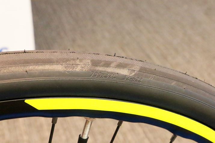 ^C700×32cƍׂ߁B^Cz[ɃuhȂǂ̕\LȂƂɁAIsbNZ炵