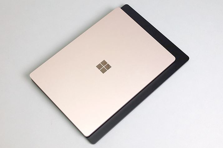 オSurface Laptop 3 13.5C`ASurface Laptop 4 15C`Bd˂ČƁA傫A15.6^̃X^_[hm[gƔׂƃRpNg
