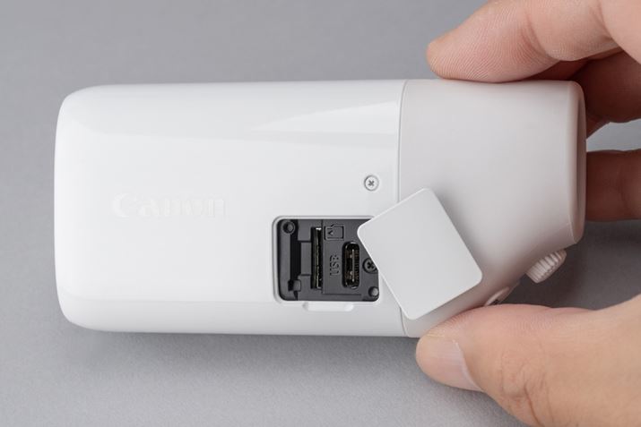 ΉL^fBAmicroSD/SDHC/SDXCJ[hB[dEdpUSB Type-C[qĂBobe[͓^Cv