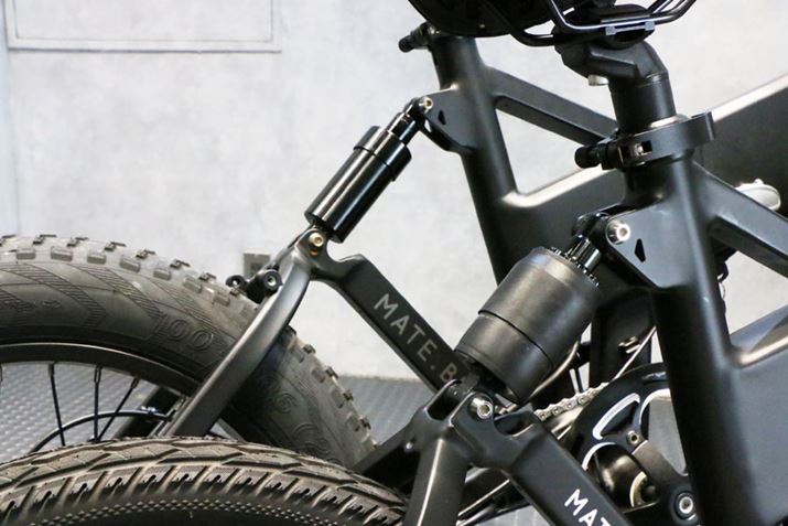 OɃTXyV𑕔Bʐ^̓AAtg`MATE X 250ijƂ͈قȂ