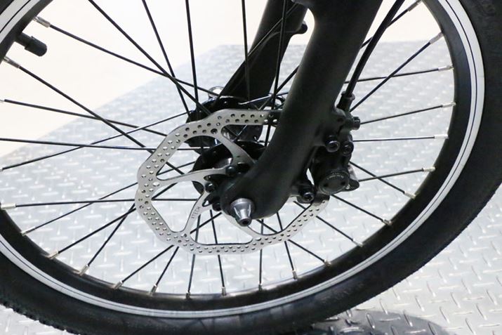 MATE X 250̓V}m̃fBXNu[LAMATE CITY͑OƂɁATektroieNgj̃fBXN̗pBʐ^͖A{ŔMATE CITY͋@BƂȂ