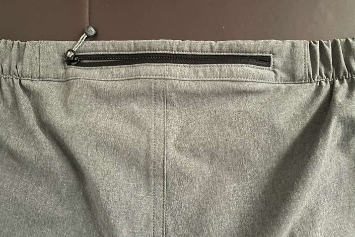 EGXg㕔ɂ́A^̃X}[gtH[\ȁAt@Xi[t|Pbg𑕔