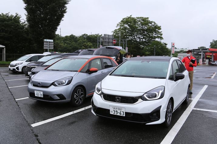 ÕzCg̎ԗutBbg eFHEV f[XvŁÃVo[̎ԗf[X̃x[XԂƂȂĂutBbg eFHEV NXvB́A2r悷邱ƂŁÄႢ薾mɂȂ