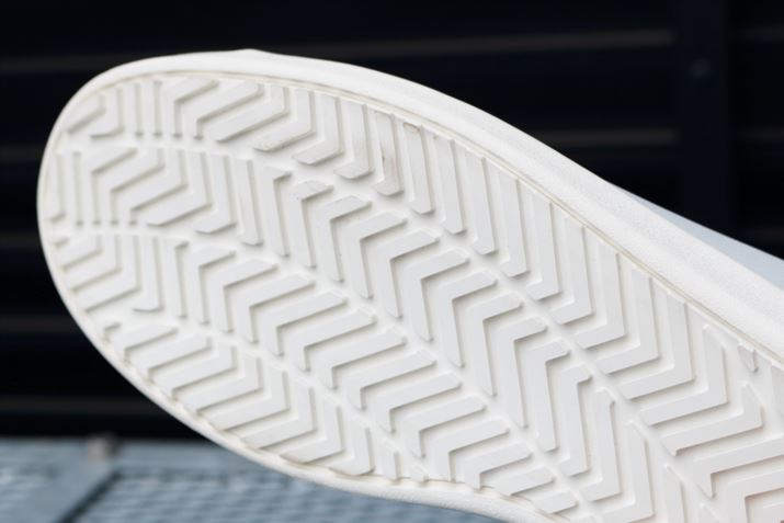 GꂽꏊłɂfUC{ꂽu}`Xgbp[\[vBɁAT{^Cv̎_łE₷Ă܂