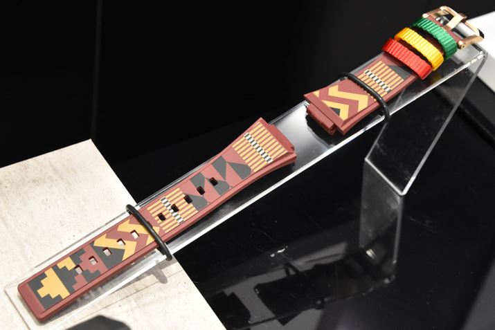 oh́AP[XJ[ĂuubNvƁAIWifUĆuuEviʐ^j2ނBuuEṽoh́ANX3FVŃxia̍\ƂƂɁAAtJ̓`IDuPev`[tɂAȈZ@őSʂɈBƓȊ􉽊w͗lɁAuRvӖ鍕ANZggAEŊ􂷂锪I̎C[W\Ă