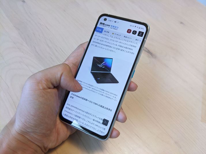 ʃTCY͖5.9C`ƁA{̃TCYlĂ傫Aʂ̏CɂȂ邱Ƃ͂܂łB܂Aő120Hz̃tbV[gĂAXN[Ȃǂ炩ɓ삵܂