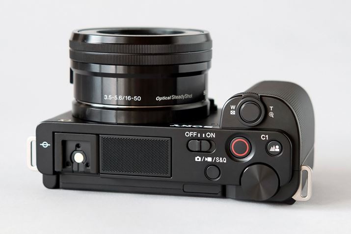 ʂɁA傫߂̓Be{^Y[o[𓋍ځBÎ~^^SQ̊eBe[h̓{^ł̐؂ւƂȂĂB@\ɂĂAOw3JvZ}CN̗pB}CÑJo[`\ƂŏWサANAȘ^\