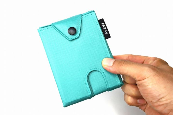 gю̓J[h^ɂȂLOW̃GRobOupb^vilTCYj