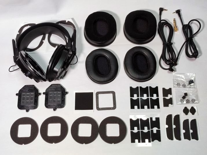 Lbg̒ɂ͖{̂̂قɃP[uC[pbhAe풲pp[cpӂĂALbg̒gׂĕׂƂ܂Ɉ