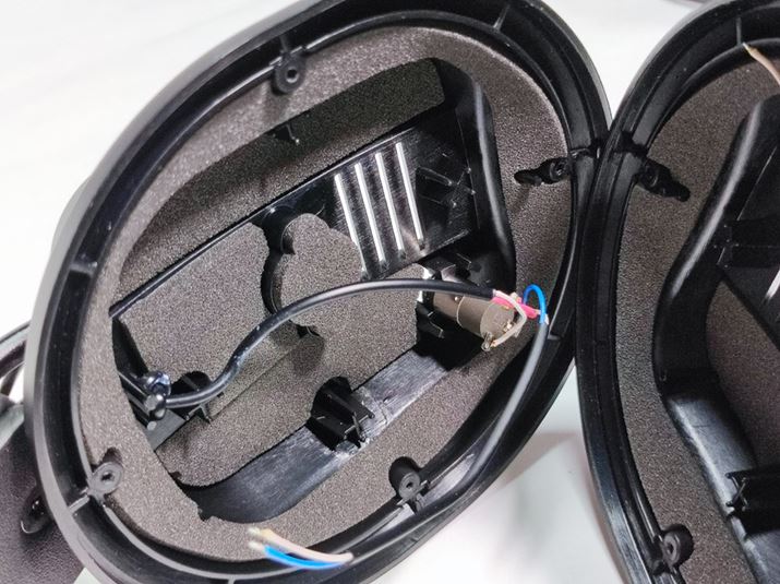 wbhohƃnEWOłɌŒ肳Ă邽߁Azނ\Ƃ͂񂾕tƂɂBăP[ufȂ悤ɁACtčƂĂق