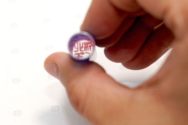 �ڈ�̐^�񒆂ɉ��������ꍇ���A�̂������݂Ȃ��牟���΁c�c