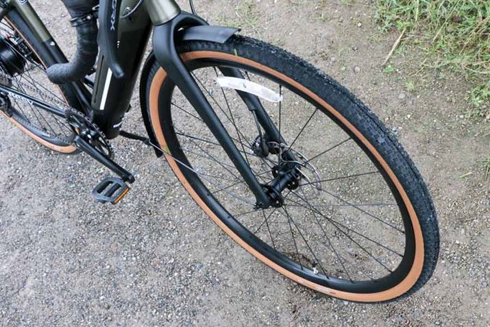 700×38C̑^C𗚂߁ANAX傫߂̃tgtH[N𑕒BJ[{Ȃ̂ŌyʂŁAՌzɂ