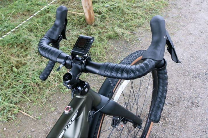 LŁAȂ肪󂢃Ox̃hbvnh𑕔Bgbv̕ɂȂĂĈ₷B̎^ɍLnh₷`