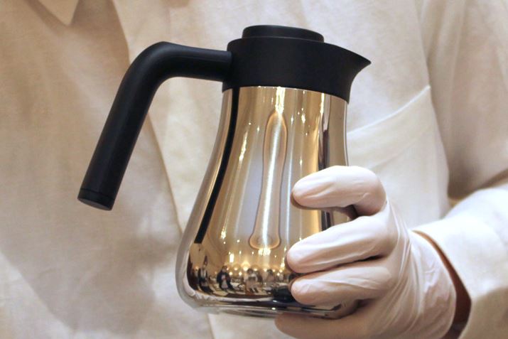 oR[q[𗭂߂ĂT[o[͐^d\̃XeXŁAۉ܂